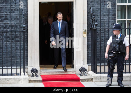 London, UK. 13. Juli 2017. König Felipe VI von Spanien verlässt nach einem Treffen mit Premierminister Theresa May 10 Downing Street. Bildnachweis: Mark Kerrison/Alamy Live-Nachrichten Stockfoto