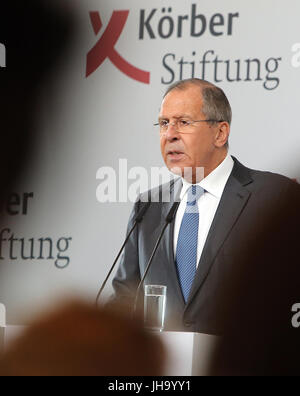 Berlin, Deutschland. 13. Juli 2017. Russischen Außenminister Sergej Lawrow spricht bei einer Veranstaltung von der Korber-Stiftung mit dem Titel "Russland und die EU in einer sich wandelnden Welt" im Hotel Adlon in Berlin, Deutschland, 13. Juli 2017. Foto: Wolfgang Kumm/Dpa/Alamy Live News Stockfoto