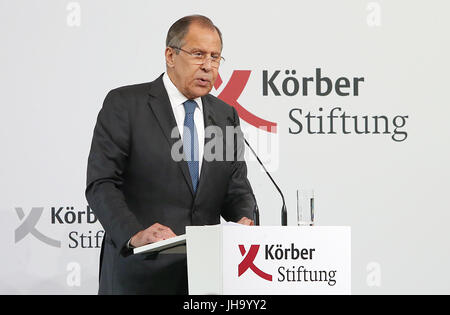 Berlin, Deutschland. 13. Juli 2017. Russischen Außenminister Sergej Lawrow spricht bei einer Veranstaltung von der Korber-Stiftung mit dem Titel "Russland und die EU in einer sich wandelnden Welt" im Hotel Adlon in Berlin, Deutschland, 13. Juli 2017. Foto: Wolfgang Kumm/Dpa/Alamy Live News Stockfoto