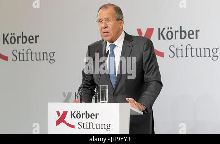 Berlin, Deutschland. 13. Juli 2017. Russischen Außenminister Sergej Lawrow spricht bei einer Veranstaltung von der Korber-Stiftung mit dem Titel "Russland und die EU in einer sich wandelnden Welt" im Hotel Adlon in Berlin, Deutschland, 13. Juli 2017. Foto: Wolfgang Kumm/Dpa/Alamy Live News Stockfoto