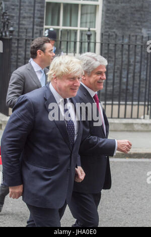 London, UK. 13. Juli 2017. Ausländischen Staatssekretär Boris Johnson verlässt Nr. 10 Downing Street nach einem Treffen mit dem König von Spanien Felipe VI Credit: Amer Ghazzal/Alamy Live-Nachrichten Stockfoto