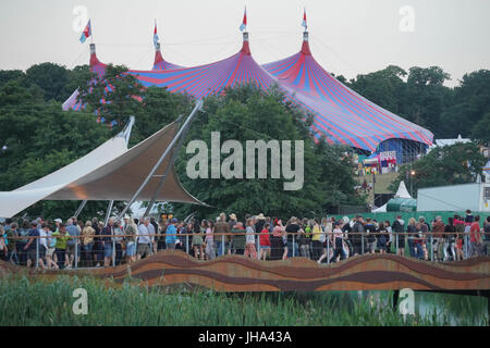 Henham Park, Southwold, UK. 13. Juli 2017. Allgemeine Ansichten des ersten Tages (Donnerstag) von 2017 Latitude Festival in Henham Park, Southwold in Suffolk. Foto: Donnerstag, 13. Juli 2017. Bildnachweis sollte lauten: Roger Garfield/Alamy Live News. Stockfoto