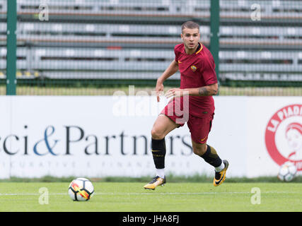 Pinzolo, Italien. 11. Juli 2017. Marco Tumminello (Roma) Fußball: Vorsaison-Freundschaftsspiel zwischen ACD Pinzolo Valrendena 0-8 AS Roma in Pinzolo, Italien. Bildnachweis: Maurizio Borsari/AFLO/Alamy Live-Nachrichten Stockfoto