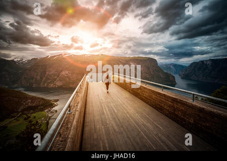 Aussichtsplattform Stegastein Lookout Point schöne Natur Norwegen anzeigen Stockfoto