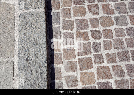 Ziegel Bürgersteig Tile, Ansicht von oben. Städtische Textur als Hintergrund. Stockfoto