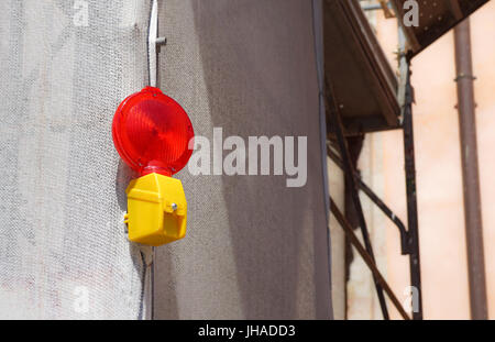 Barrikade und leichte Closeup Warnung. Rot-Straßenlaterne für Arbeit Stockfoto