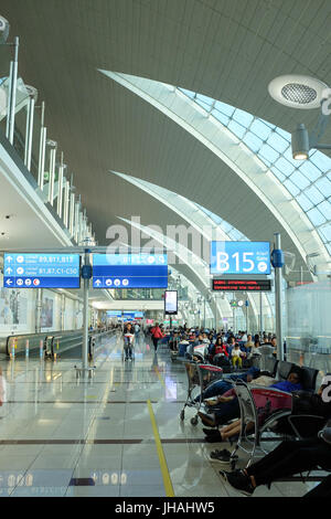 Dubai Flughafen Abflug-Lounges. Stockfoto