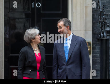 London, UK. 13. Juli 2017. Der spanische König Felipe VI trifft britische Premierminister Theresa May in 10 Downing Street Stockfoto