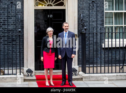 London, UK. 13. Juli 2017. Der spanische König Felipe VI trifft britische Premierminister Theresa May in 10 Downing Street Stockfoto