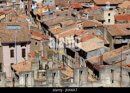 Erhöhten Blick auf Dächer in Narbone Altstadt, Frankreich. Stockfoto