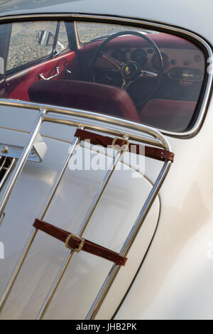 Detail der Porsche 1600 Super. Supersportwagen und Luxus Sportwagen auf Ausstellung in Turin Auto Show. Stockfoto