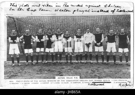 Alte Postkarte von Aston Villa 1912 / 13 englische Association Cup Gewinner Stockfoto