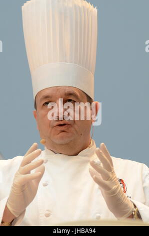 Französischen Küchenchef Christophe Marguin liefert öffentliche Kochkurs in Lyon (Frankreich) Stockfoto