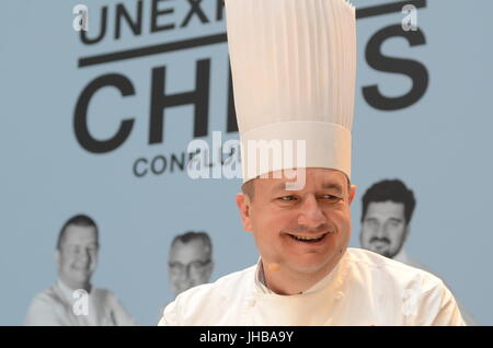 Französischen Küchenchef Christophe Marguin liefert öffentliche Kochkurs in Lyon (Frankreich) Stockfoto