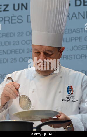 Französischen Küchenchef Christophe Marguin liefert öffentliche Kochkurs in Lyon (Frankreich) Stockfoto