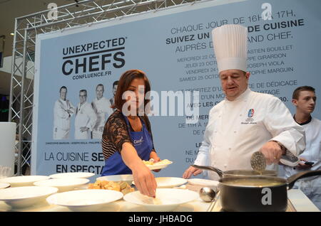 Französischen Küchenchef Christophe Marguin liefert öffentliche Kochkurs in Lyon (Frankreich) Stockfoto