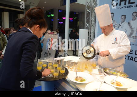 Französischen Küchenchef Christophe Marguin liefert öffentliche Kochkurs in Lyon (Frankreich) Stockfoto