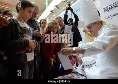 Französischen Küchenchef Christophe Marguin liefert öffentliche Kochkurs in Lyon (Frankreich) Stockfoto