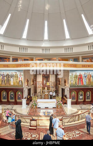Torun, Polen - 8. Juli 2017: Innere neu erbaute Heiligtum unserer lieben Frau der Stern der Neuevangelisierung und St. John Paul II. Stockfoto