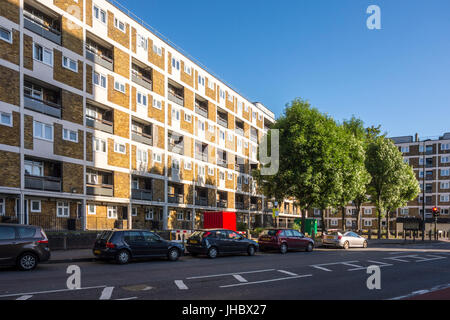 Sozialer Wohnungsbau in Globus Stadt, Cambridge Heath Road, Bethnal Green, Tower Hamlets, East London, UK Stockfoto