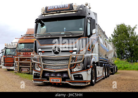 LOVIISA, Finnland - 1. Juli 2017: Mercedes-Benz Actros Uniq Konzept der Kuljetus Auvinen auf dem Display am Riverside LKW treffen, Finnland. Stockfoto