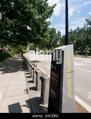 Leere Zeile am Capital Bikeshare stehen in DC Stockfoto