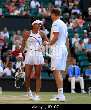 Heather Watson und Henri Kontinen während ihre Doppel Spieltag auf zehn der Wimbledon Championships am The All England Lawn Tennis and Croquet Club, Wimbledon. Stockfoto