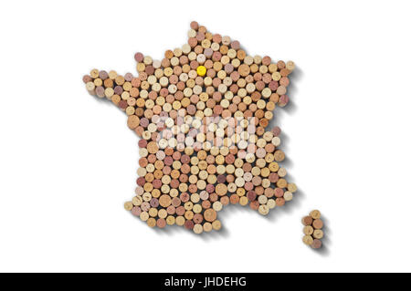 Weinerzeugende Länder - Karten aus Weinkorken. Karte von Frankreich auf weißem Hintergrund. Clipping-Pfad enthalten. Stockfoto