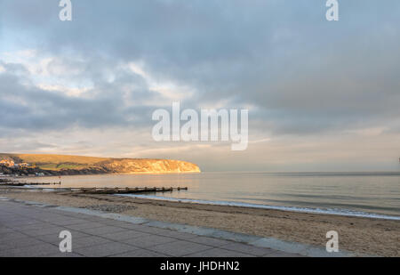 Blick auf Sonnenuntergang über Swanage Bay Stockfoto