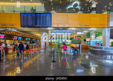 Taipeh, TAIWAN - Juni 09: Dies sind die Check-in-Schalter am Eingang der Flughafen Taipeh-Songshan einen Flughafen in der Nähe der Innenstadt am 9. Juni 2017 in Stockfoto