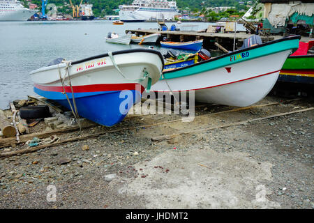 Angelboote/Fischerboote im Fischerhafen, Castries, St. Lucia, West Indies Stockfoto