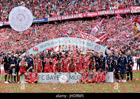 Fußball-Mannschaft FC Bayern feiert Titel, deutscher Meister, Allianz Arena, München, Bayern, Deutschland Stockfoto