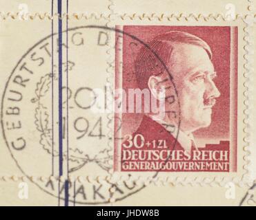 Deutsches Reich, 1942 - eine Briefmarke mit dem Bild von Adolf Hitler gedruckt in Krakau zu seinem 52. Geburtstag feiern Stockfoto