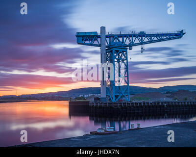 Titan-Kran-Sonnenuntergang - Clydebank Stockfoto