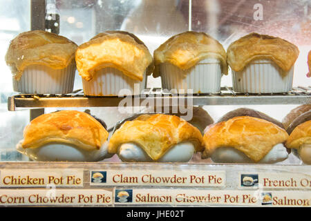 Fleischpasteten A la mode Restaurant in Granville Island öffentlichen Markt, Granville Island, Vancouver, Kanada Stockfoto