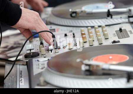 DJ-mixing Lp Vinyl-Schallplatten Stockfoto