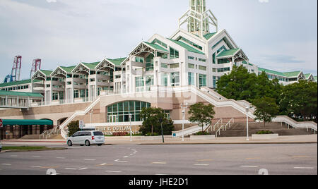 Juli 2017, Mobile, AL: The Arthur R. Outlaw Convention Center in der Innenstadt von Mobile. Stockfoto