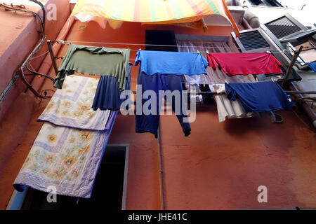 Wäsche hing ot trocken, Vernazza, Cinquei Terre, Italien Stockfoto