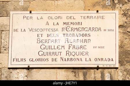 Gedenktafel für Ermengarda di Narbona im Hof des erzbischöflichen Palais, Narbonne, Occitanie, Frankreich Stockfoto
