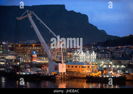 Waterkant Bezirk, Victoria & Alfred Waterfront in der Nacht, Cape Town, Südafrika Stockfoto