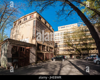 RUSSLAND, MOSKAU - 5. MAI 2017. Narkomfin Gebäude. Außenansicht. Berühmte konstruktivistische Architektur Gebäude im zentralen Bezirk von Moskau. Stockfoto