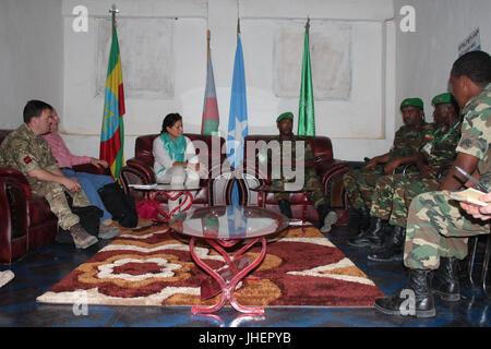 2015-04-19 britische Botschaft Berater besucht Baidoa-2 (17174741816) Stockfoto