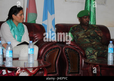 2015-04-19 britische Botschaft Berater besucht Baidoa-3 (17014522199) Stockfoto