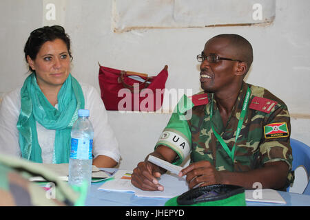 2015-04-19 britische Botschaft Berater besucht Baidoa-4 (17012925598) Stockfoto