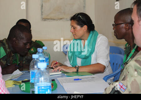 2015-04-19 britische Botschaft Berater besucht Baidoa-6 (16993244267) Stockfoto