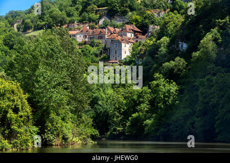 Fluviale Tourismus auf den Fluss Lot in Saint-Cirq Lapopie, dem Lot, Frankreich. Stockfoto