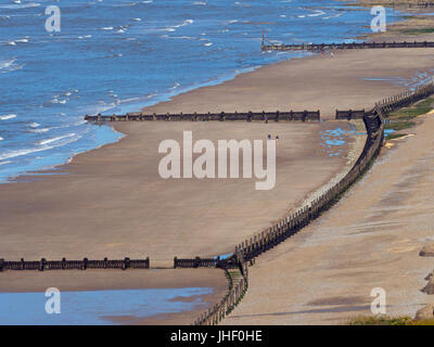 Blick vom Coastal Path von Beeston Hügel mit Runton Strand bei Ebbe North Norfolk Stockfoto