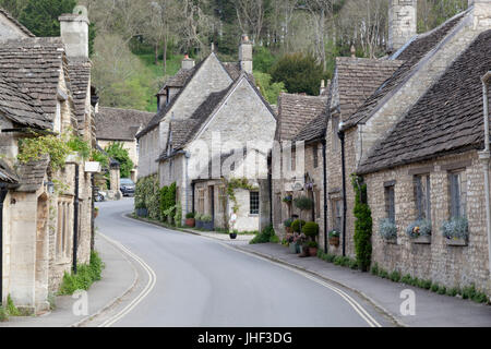 Cotswold Steinhütten, Castle Combe, Cotswolds, Wiltshire, England, Vereinigtes Königreich, Europa Stockfoto