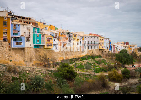 Bunte Altstadthäuser in La Vila, Costa Blanca, Alicante, Spanien Stockfoto