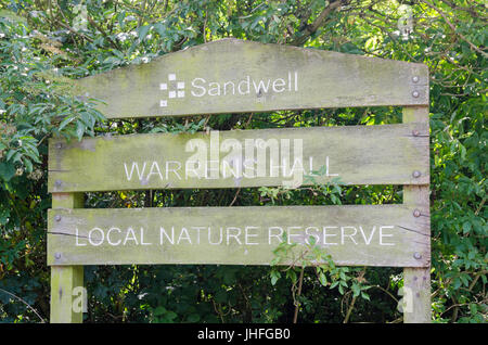 Schild am Eingang zum Warrens Hall lokalen Nature Reserve in Netherton, Dudley, West Midlands Stockfoto